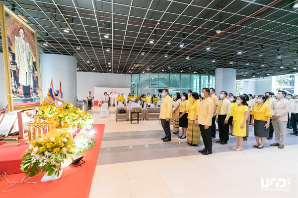 พิธีทำบุญตักบาตร เพื่อถวายเป็นพระราชกุศล เนื่องในวันคล้ายวันสวรรคต พระบาทสมเด็จพระบรมชนกาธิเบศร มหาภูมิพลอดุลยเดช มหาราช บรมนารถบพิตร